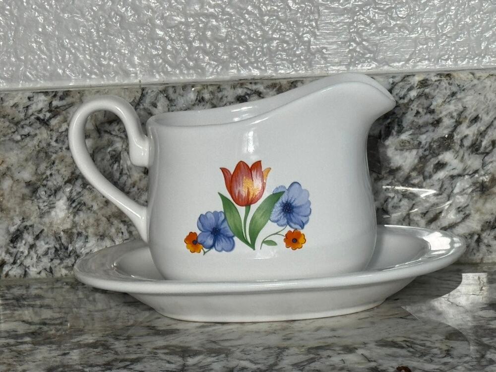 VINTAGE Corelle Coordinates Gravy Boat and Underplate floral "Fresh Cut" pattern